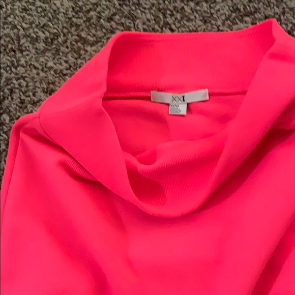 Neon pink mini skirt - Picture 2 of 4